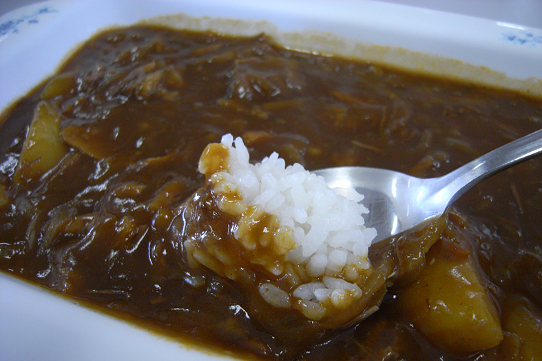 スプーンでご飯をくぐらせる～